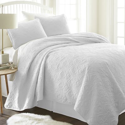 Premium Quilted Coverlet Sets - White, Queen, Damask Pattern, 3 Piece